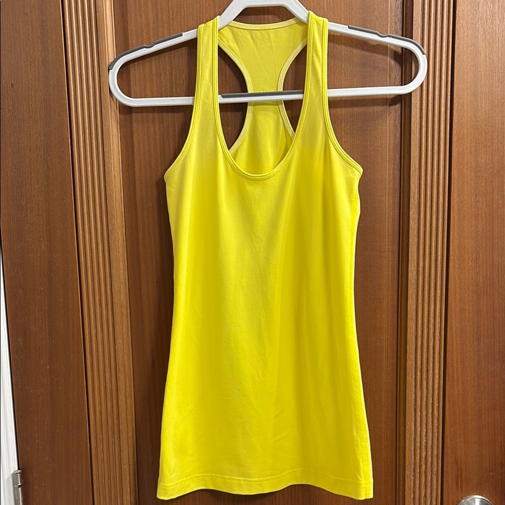 Lululemon Athletica Yellow Fitted Sleeveless Tank Top. size 4